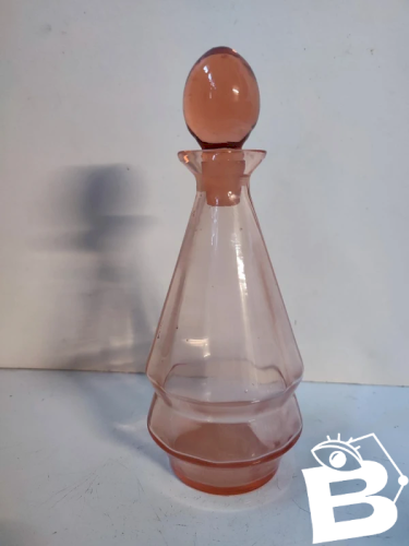 ancien flacon en verre rose forme geometrique en bon etat