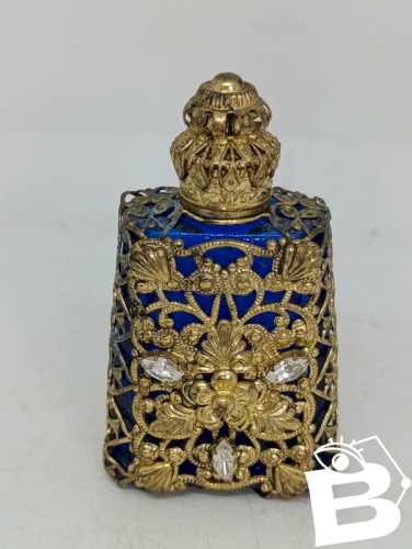 ancien flacon metal doré et verre bleu origine tcheque? en bon etat