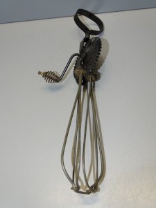 -ANCIEN FOUET BATTEUR METAL VINTAGE DECO CUISINE RESTAURANT COLLECTION   D