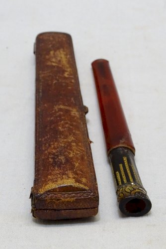 -ANCIEN FUME CIGARETTE ART DECO DANS SON ETUI CUIR COLLECTION FUMEUR VITRINE   D