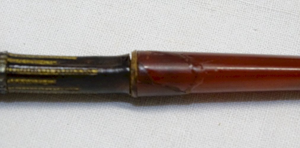 -ANCIEN FUME CIGARETTE ART DECO DANS SON ETUI CUIR COLLECTION FUMEUR VITRINE   D