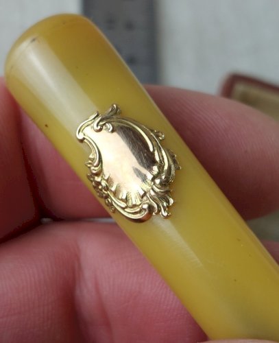 Ancien fume / porte cigarette, ambre ^