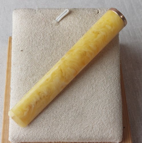 Ancien fume / porte cigarette, bague dorée ^