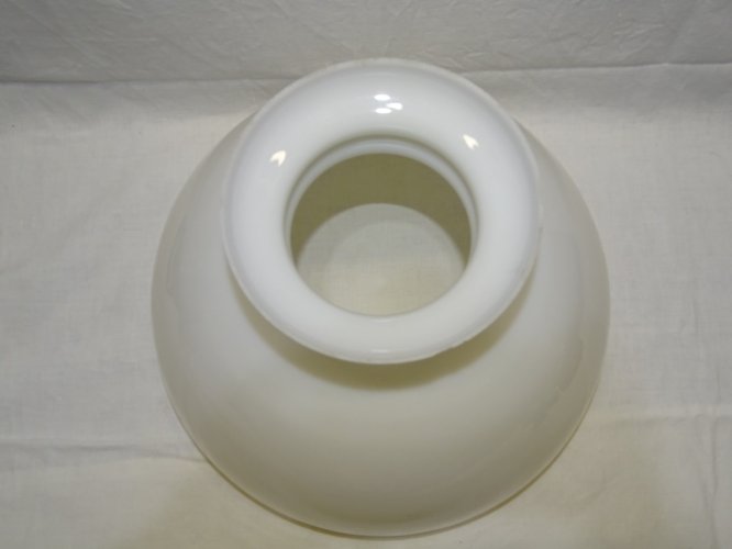 -ANCIEN GLOBE EN OPALINE SOUFFLEE  BLANCHE POUR LUSTRE SUSPENSION ANCIEN  D