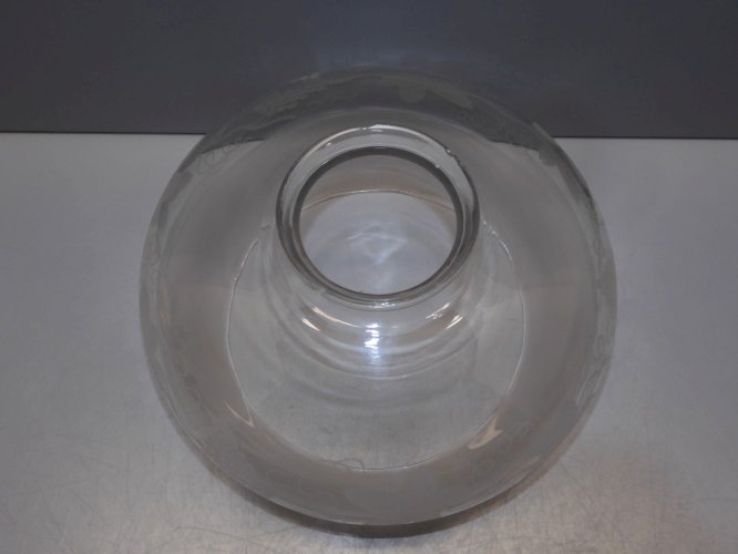 - ANCIEN GLOBE POUR LAMPE ou SUSPENSION EN VERRE INCOLORE Décor GRAPPES RAISIN D