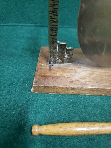ANCIEN GONG DE TABLE EN BRONZE CIGOGNE