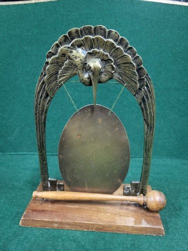 ANCIEN GONG DE TABLE EN BRONZE CIGOGNE
