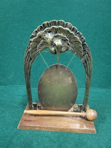ANCIEN GONG DE TABLE EN BRONZE CIGOGNE
