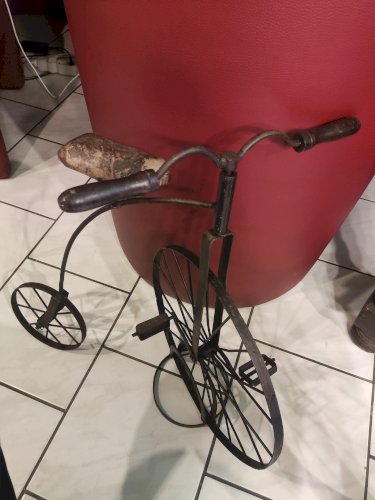 Ancien grand bi en fer forgé pour l'enfant 