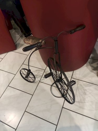 Ancien grand bi en fer forgé pour l'enfant 