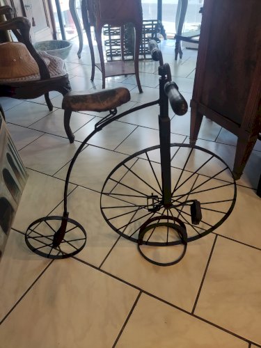 Ancien grand bi en fer forgé pour l'enfant 