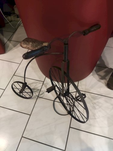 Ancien grand bi en fer forgé pour l'enfant 
