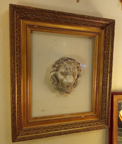 Ancien grand Cadre Doré Tête Lion Pierre Sur Plexiglas Composition Pièce Unique