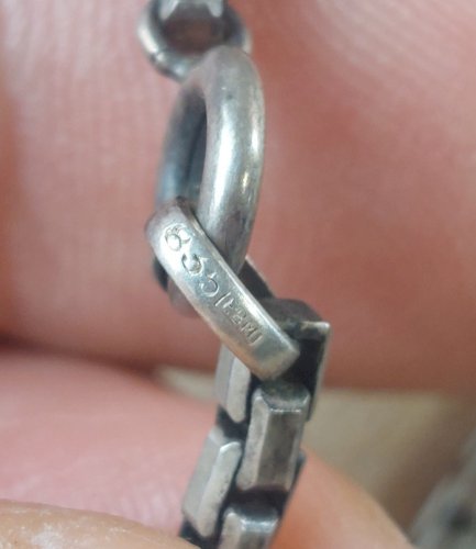 Ancien grand collier sautoir avec pendentif pierre verte, en argent ^