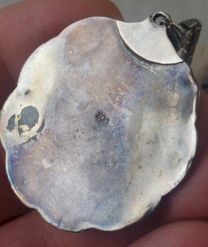 Ancien grand collier sautoir avec pendentif pierre verte, en argent ^