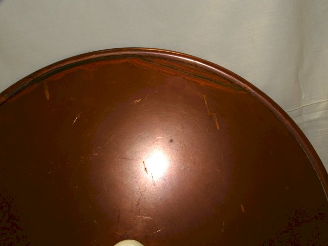 -ANCIEN GRAND COUVERCLE EN CUIVRE BOUTON PORCELAINE BLANCHE DECO CUISINE   D
