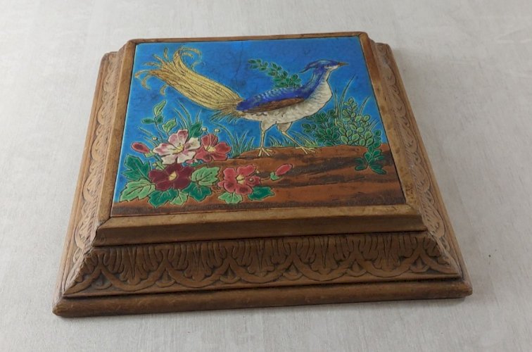 Ancien grand dessous de plat en émaux de Longwy, décor oiseau