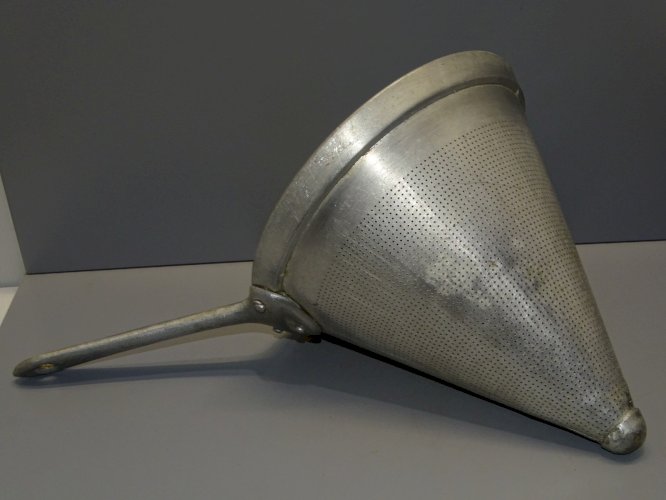 -ANCIEN GRAND EGOUTTOIR PASSOIRE en ALUMINIUM MARQUE J.RIVIERE LE BLANC INDRE  D