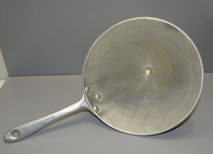 -ANCIEN GRAND EGOUTTOIR PASSOIRE en ALUMINIUM MARQUE J.RIVIERE LE BLANC INDRE  D