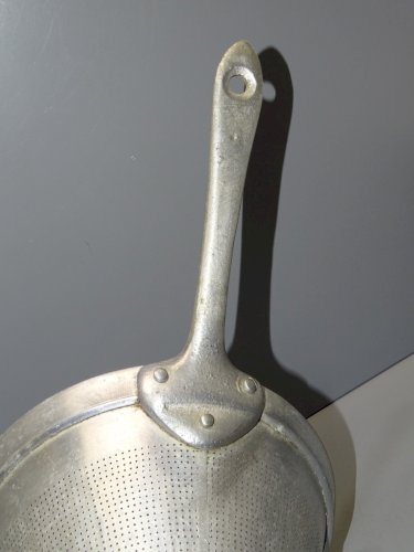 -ANCIEN GRAND EGOUTTOIR PASSOIRE en ALUMINIUM MARQUE J.RIVIERE LE BLANC INDRE  D