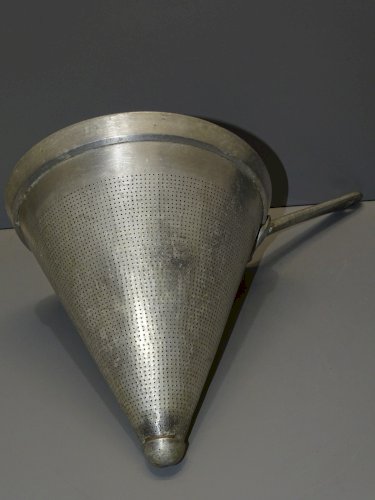 -ANCIEN GRAND EGOUTTOIR PASSOIRE en ALUMINIUM MARQUE J.RIVIERE LE BLANC INDRE  D