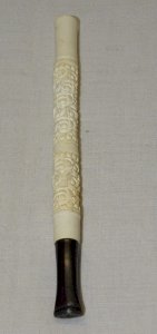 -ANCIEN GRAND FUME CIGARETTES POUR ELEGANTES EN ECUME GRAVE de ROSES  FUMEUR  D