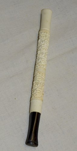 -ANCIEN GRAND FUME CIGARETTES POUR ELEGANTES EN ECUME GRAVE de ROSES  FUMEUR  D