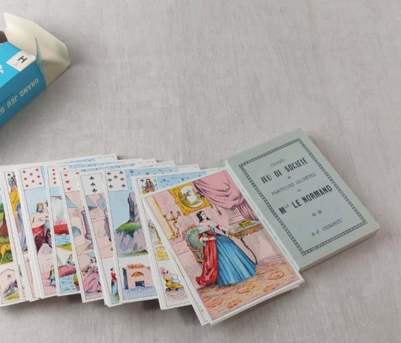 Ancien grand jeu de Mlle Lenormand + gros livret, 1972