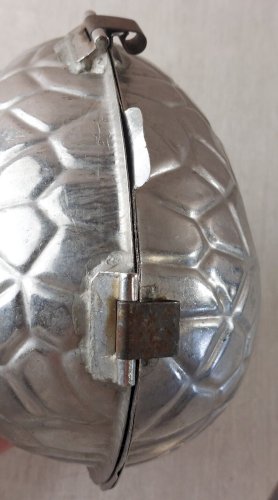 Ancien grand moule à chocolat, oeuf de Pâques, en métal, Letang Fils