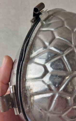 Ancien grand moule à chocolat, oeuf de Pâques, en métal, Letang Fils