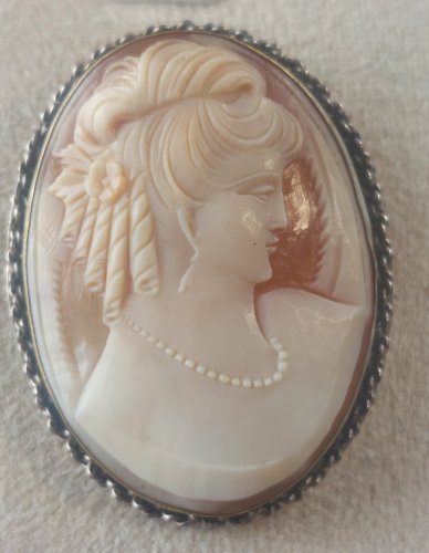 Ancien grand pendentif / broche camée, en argent