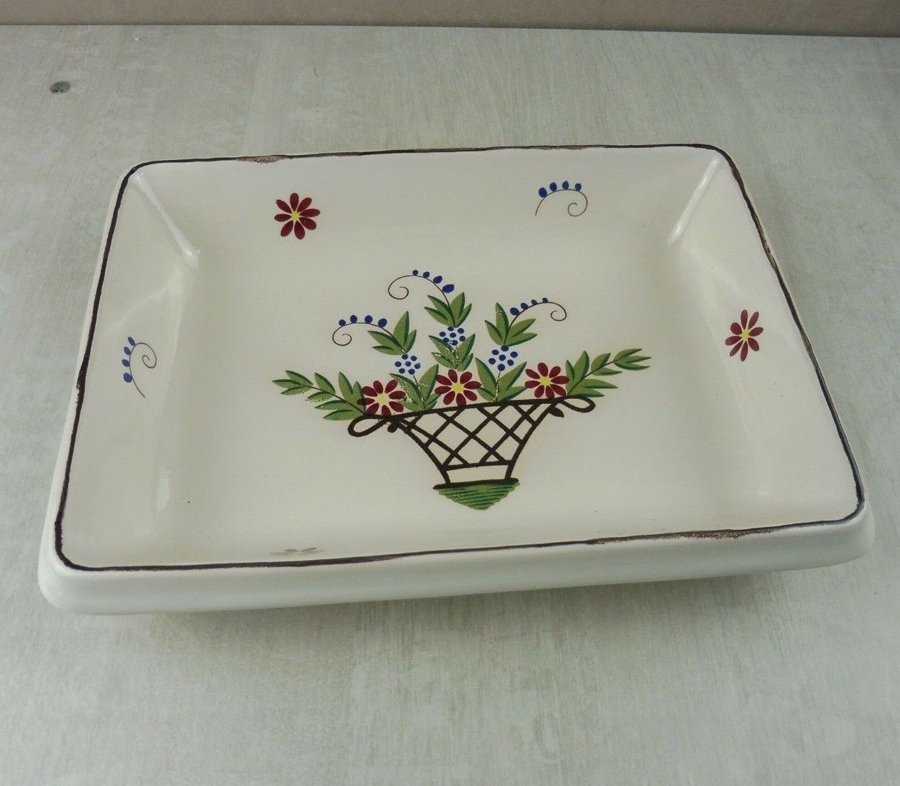 PLAT À 4 compartiments en faïence décor fleuri/Plateau collection