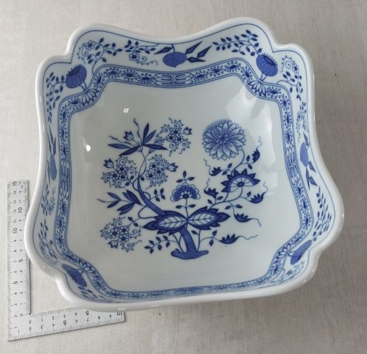 Ancien grand saladier, décor Blue Onion / porcelaine Tchécoslovaquie / Czech