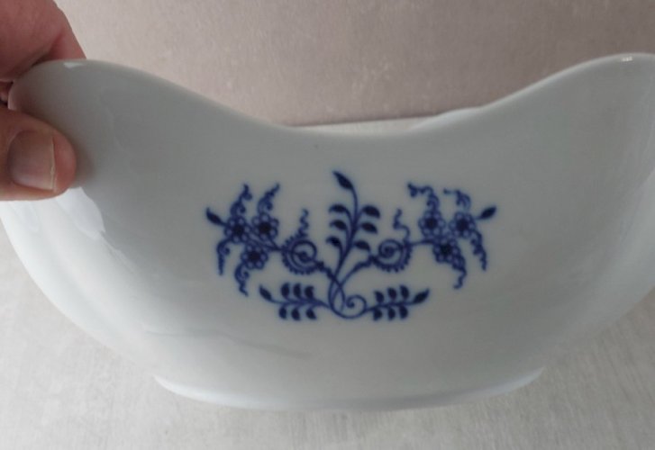 Ancien grand saladier, décor Blue Onion / porcelaine Tchécoslovaquie / Czech