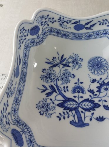 Ancien grand saladier, décor Blue Onion / porcelaine Tchécoslovaquie / Czech