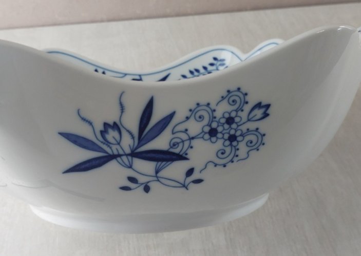 Ancien grand saladier, décor Blue Onion / porcelaine Tchécoslovaquie / Czech