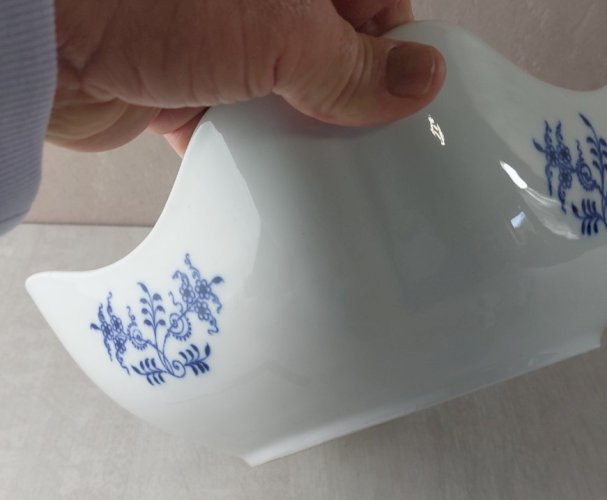 Ancien grand saladier, décor Blue Onion / porcelaine Tchécoslovaquie / Czech