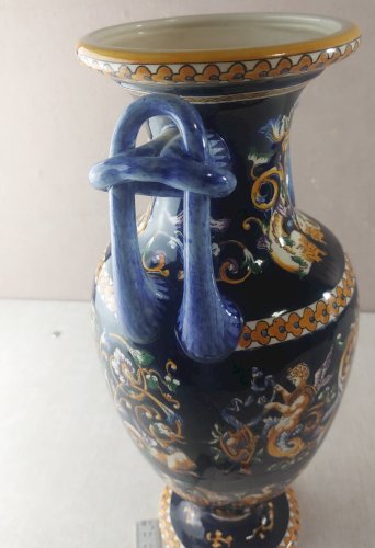Ancien grand vase balustre, décor renaissance fond bleu, en céramique de Gien
