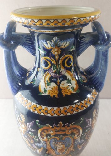 Ancien grand vase balustre, décor renaissance fond bleu, en céramique de Gien