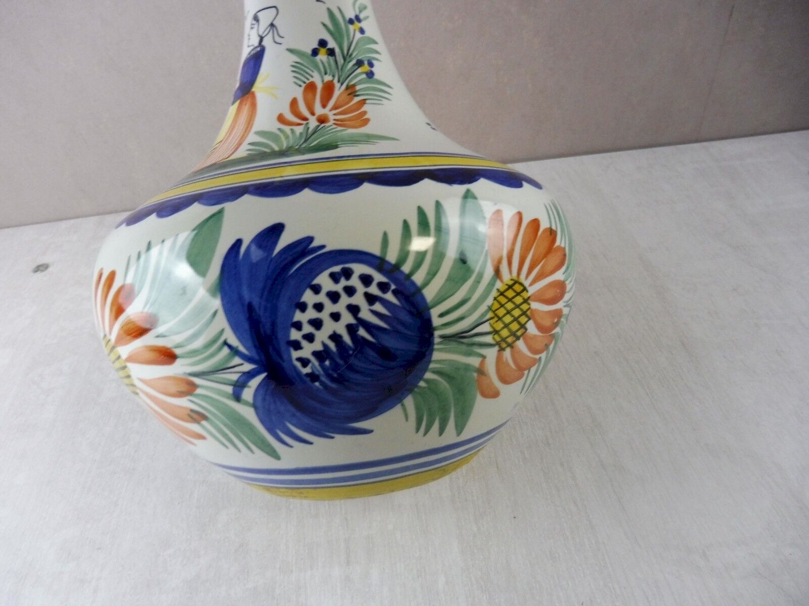 Ancien grand vase décor bretonne, Quimper HB Céramique Floral,Végétal