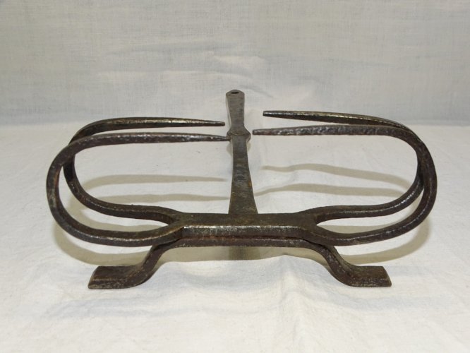 - ANCIEN GRILLE PAIN DE CHEMINEE FER FORGE COLLECTION ART  POPULAIRE déco    D