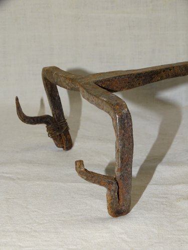 - ANCIEN GRILLE PAIN DE CHEMINEE FER FORGE COLLECTION ART  POPULAIRE déco    D