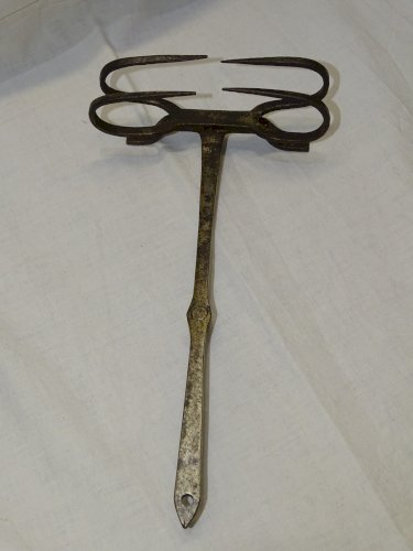 - ANCIEN GRILLE PAIN DE CHEMINEE FER FORGE COLLECTION ART  POPULAIRE déco    D