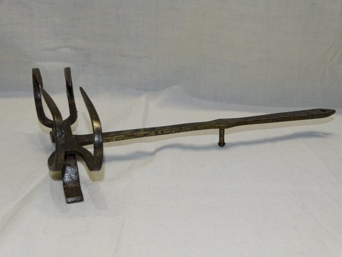 - ANCIEN GRILLE PAIN DE CHEMINEE FER FORGE COLLECTION ART  POPULAIRE déco    D