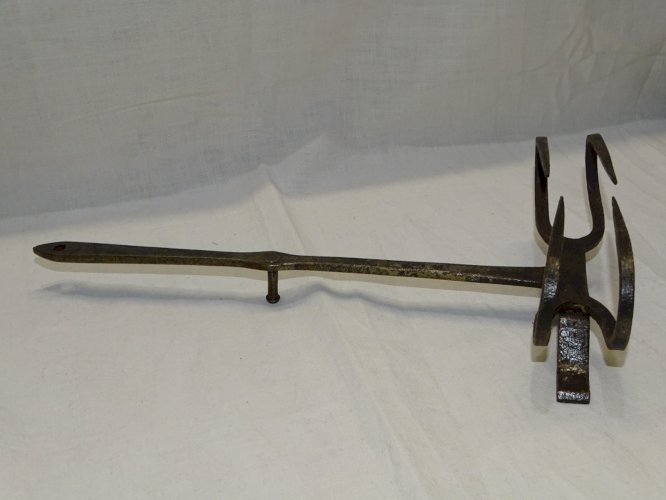 - ANCIEN GRILLE PAIN DE CHEMINEE FER FORGE COLLECTION ART  POPULAIRE déco    D