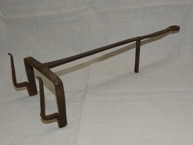 - ANCIEN GRILLE PAIN DE CHEMINEE FER FORGE COLLECTION ART  POPULAIRE déco    D