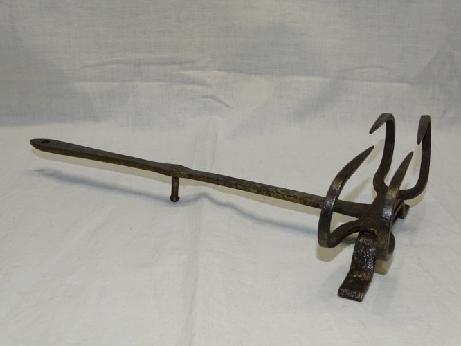 - ANCIEN GRILLE PAIN DE CHEMINEE FER FORGE COLLECTION ART  POPULAIRE déco    D