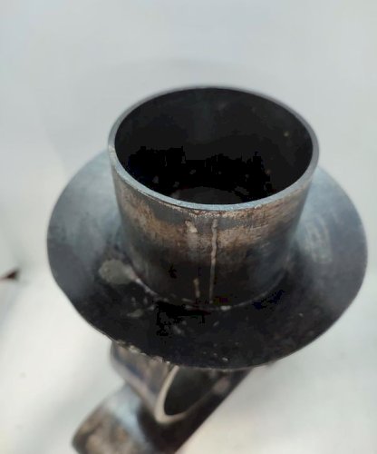 Ancien gros bougeoir en metal brutaliste en bon etat( made in chiner )