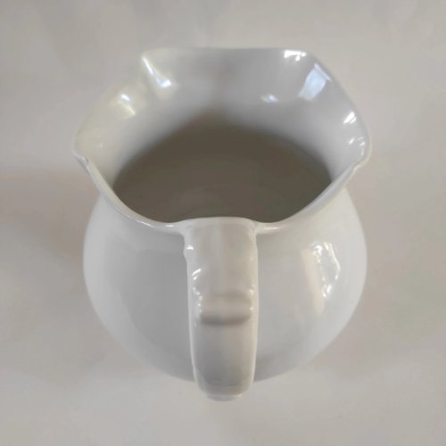 Ancien gros pichet joufflu en porcelaine blanche de Paris