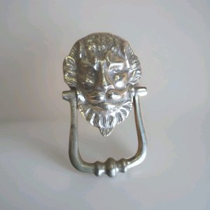 Ancien heurtoir de porte tête de lion – Bronze / Laiton – Fin XIXᵉ siècle